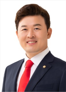 윤영석 국회의원 공식 사진